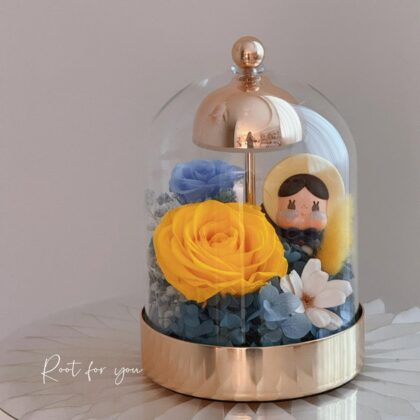 Crying to the moon table lamp